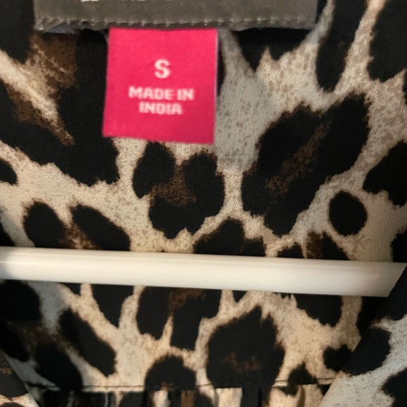 Vince Camuto Size Small NWT Sleeveless Leopard Print Sheer Top - Picture 3 of 6